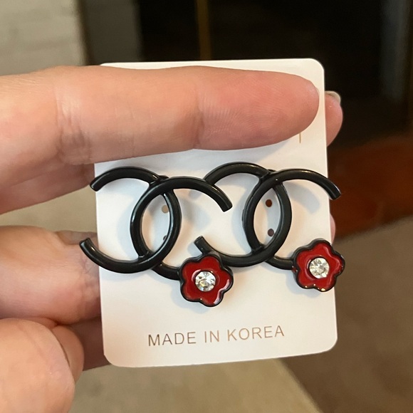 Jewelry - Cc fashion earrings with flower design